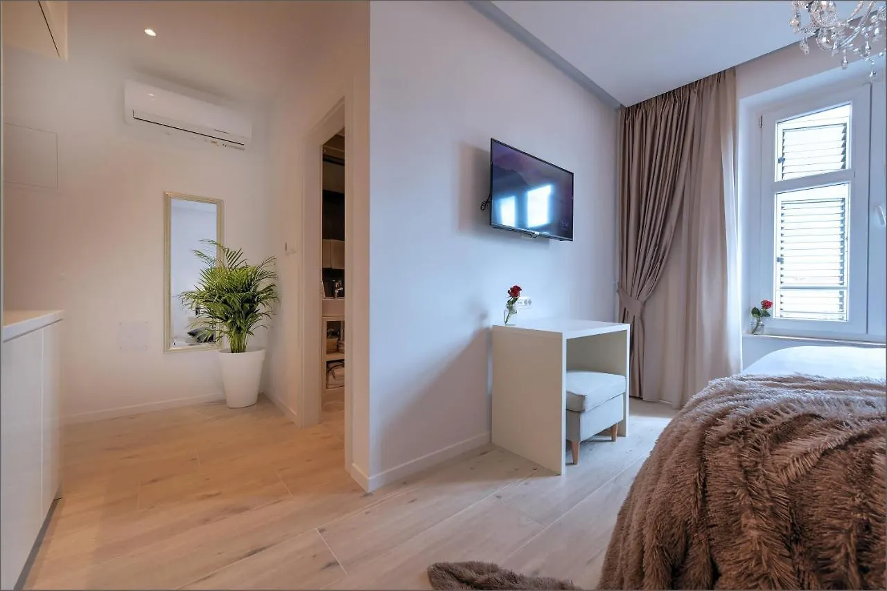 Via Porto Rooms スプリト